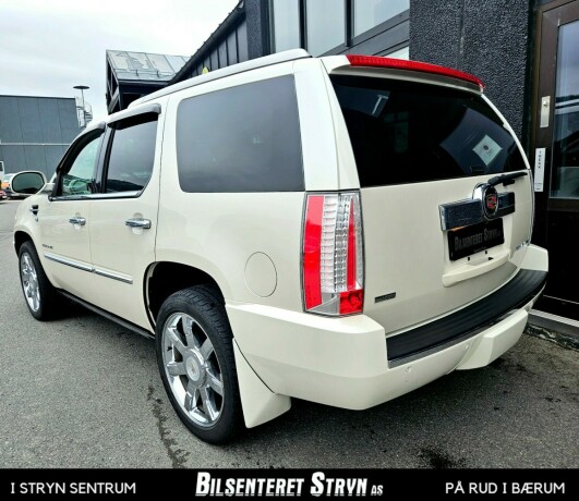 cadillac-escalade-bensin-2012-big-4