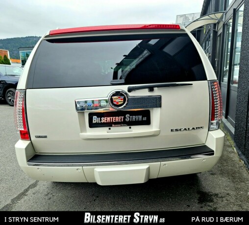 cadillac-escalade-bensin-2012-big-6