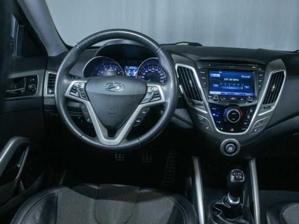 hyundai-veloster-bensin-2012-big-45