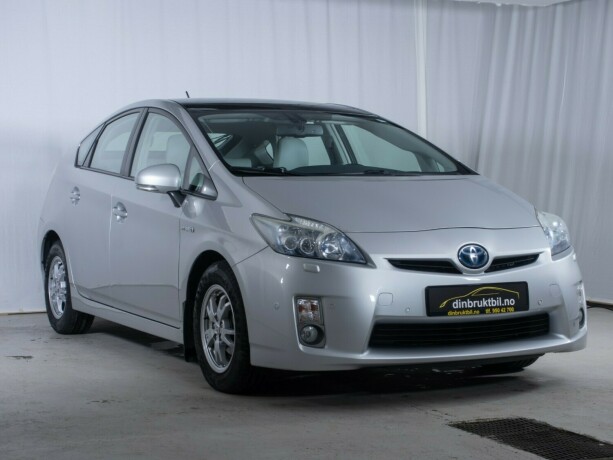 toyota-prius-bensin-2010-big-3