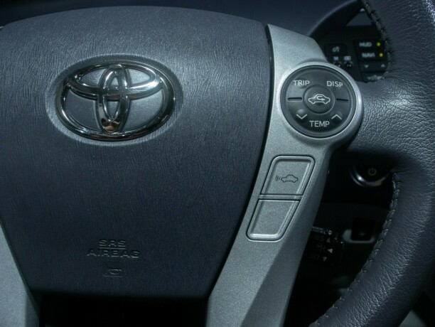 toyota-prius-bensin-2010-big-28