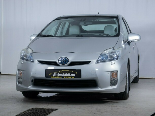 toyota-prius-bensin-2010-big-1