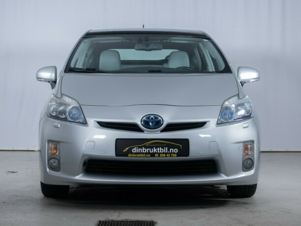 toyota-prius-bensin-2010-big-2