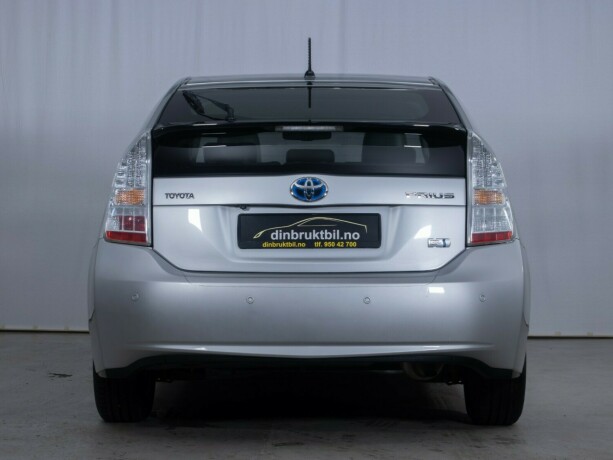 toyota-prius-bensin-2010-big-5