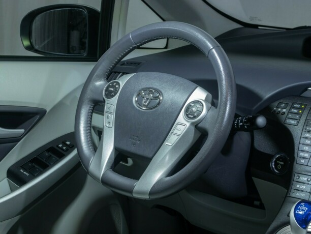 toyota-prius-bensin-2010-big-23