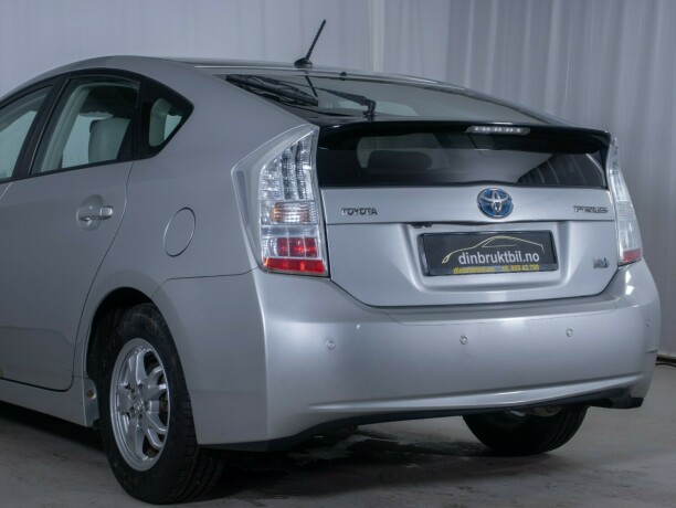 toyota-prius-bensin-2010-big-8