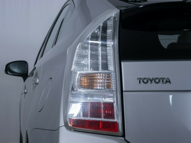 toyota-prius-bensin-2010-big-7