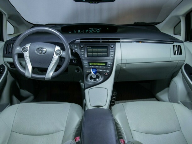 toyota-prius-bensin-2010-big-26