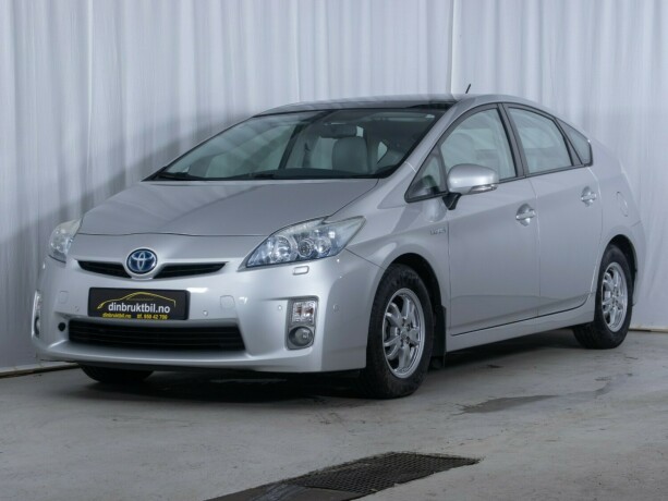 toyota-prius-bensin-2010-big-0