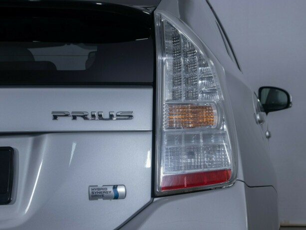 toyota-prius-bensin-2010-big-6