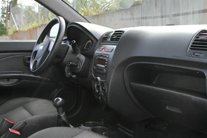 kia-picanto-bensin-2010-big-3