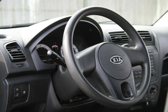 kia-picanto-bensin-2010-big-9