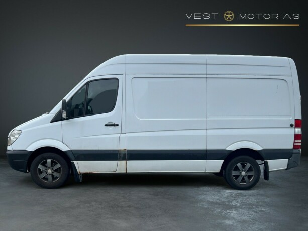 mercedes-benz-sprinter-diesel-2012-big-3