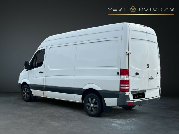 mercedes-benz-sprinter-diesel-2012-big-4