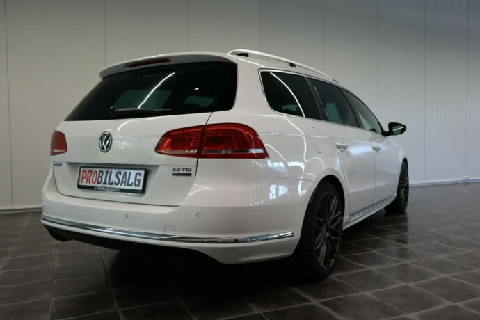 volkswagen-passat-diesel-2013-big-16