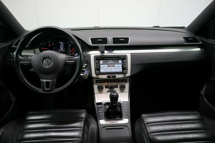 volkswagen-passat-diesel-2013-big-24