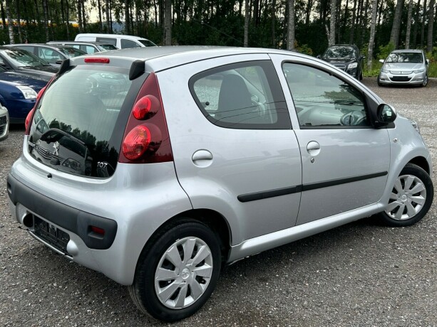 peugeot-107-bensin-2013-big-3