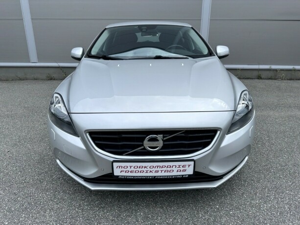 volvo-v40-diesel-2013-big-8