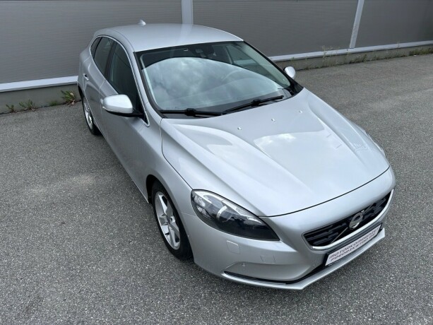 volvo-v40-diesel-2013-big-5