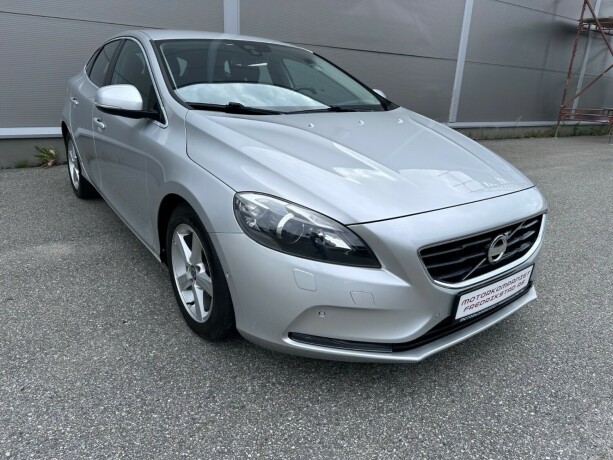 volvo-v40-diesel-2013-big-1