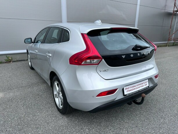 volvo-v40-diesel-2013-big-2