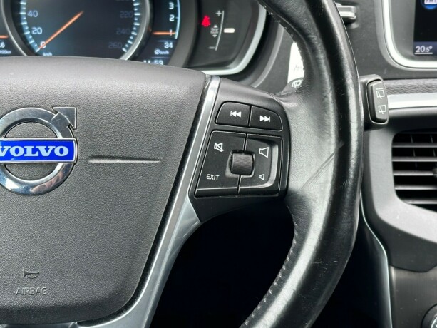 volvo-v40-diesel-2013-big-26