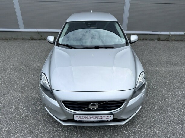 volvo-v40-diesel-2013-big-9