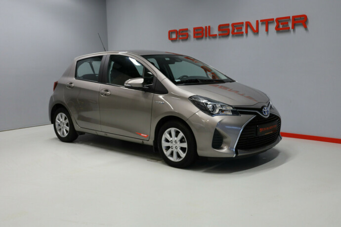 toyota-yaris-elektrisitetbensin-2015-big-0