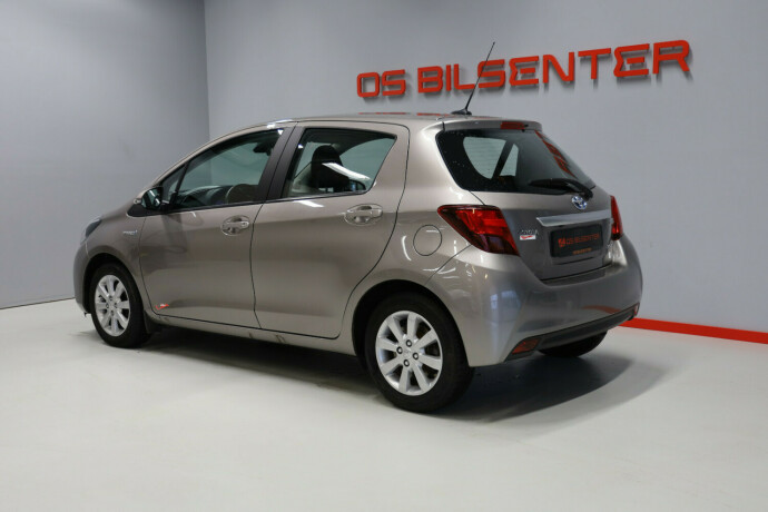 toyota-yaris-elektrisitetbensin-2015-big-4