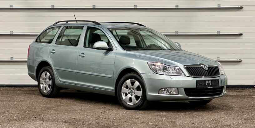 skoda-octavia-bensin-2012-big-0