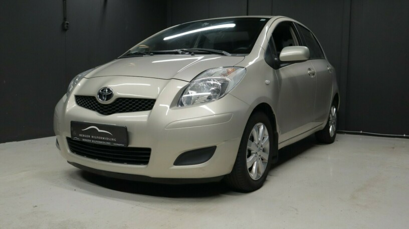 toyota-yaris-bensin-2009-big-2