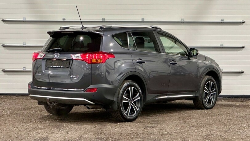 toyota-rav4-bensin-2015-big-2