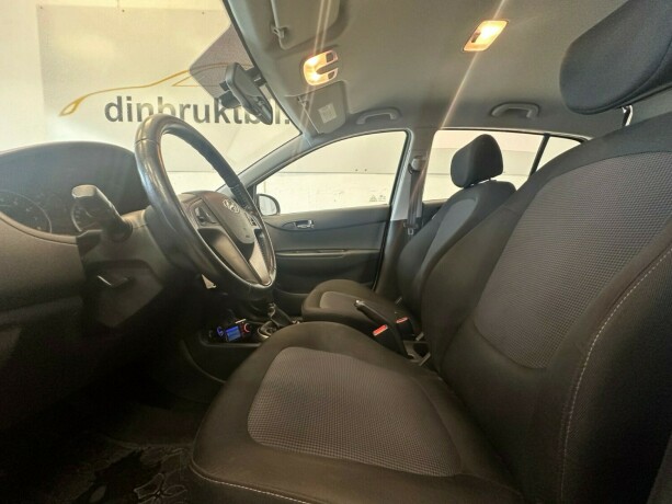 hyundai-i20-bensin-2013-big-18