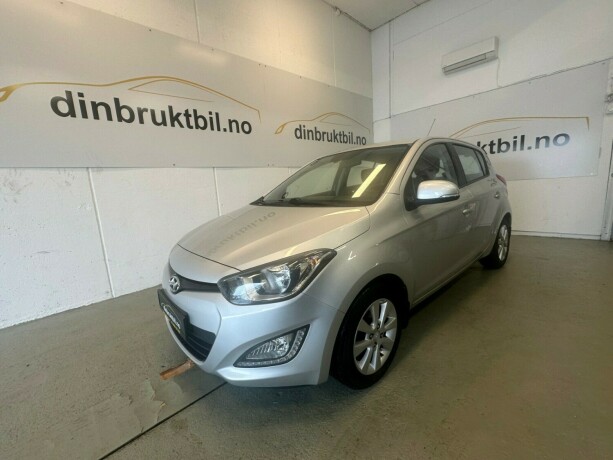 hyundai-i20-bensin-2013-big-1