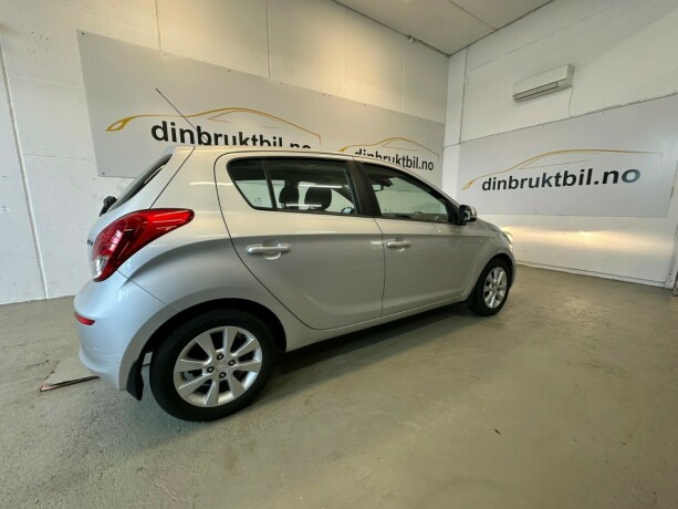 hyundai-i20-bensin-2013-big-8