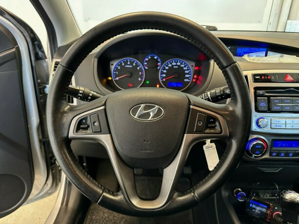 hyundai-i20-bensin-2013-big-13