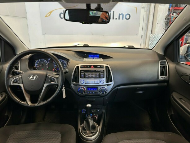 hyundai-i20-bensin-2013-big-12