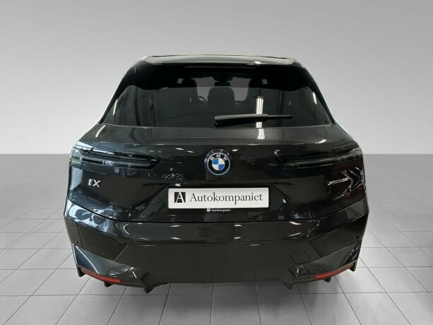 bmw-ix-xdrive-50-elektrisitet-2023-big-4