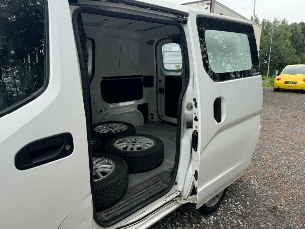 nissan-nv200-diesel-2013-big-10