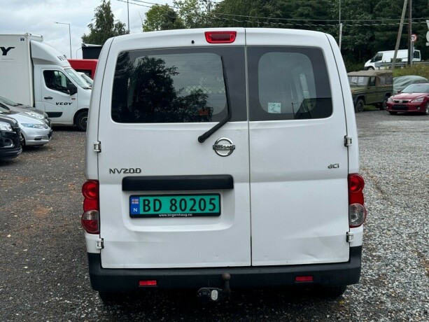 nissan-nv200-diesel-2013-big-5