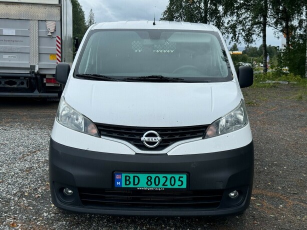 nissan-nv200-diesel-2013-big-1