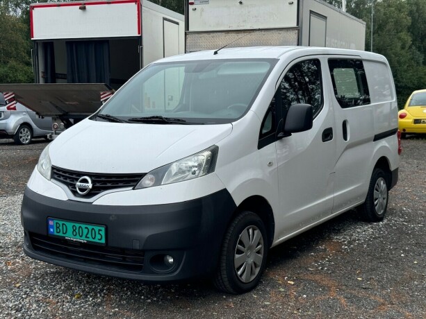 nissan-nv200-diesel-2013-big-2