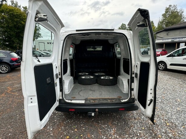 nissan-nv200-diesel-2013-big-11