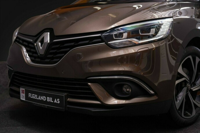 renault-scenic-diesel-2018-big-2