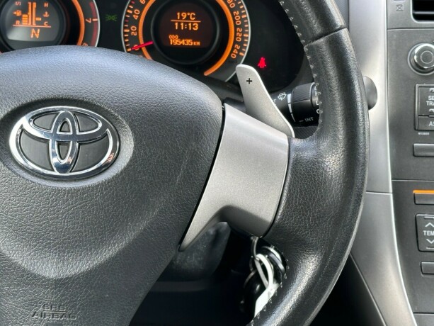 toyota-auris-bensin-2007-big-25