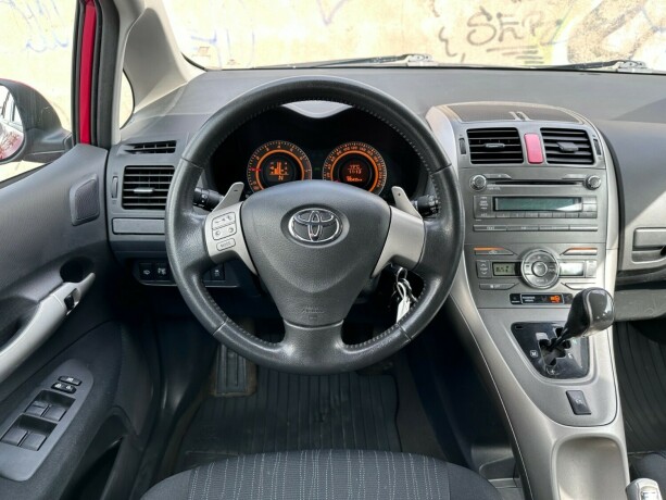 toyota-auris-bensin-2007-big-14