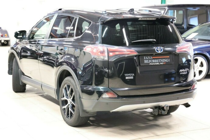 toyota-rav4-elektrisitetbensin-2018-big-1