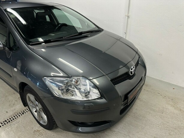 toyota-auris-diesel-2007-big-10