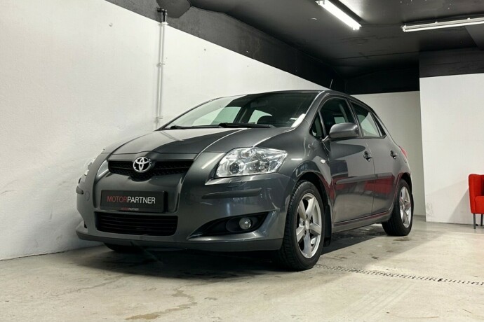 toyota-auris-diesel-2007-big-2