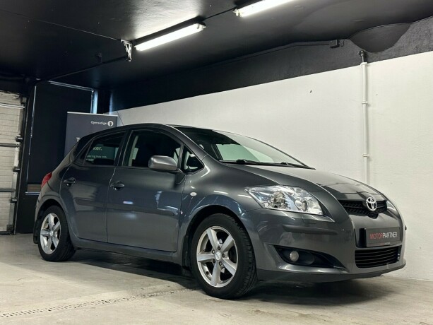 toyota-auris-diesel-2007-big-9